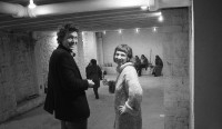 Bernd Lohaus i Anka Ptaszkowska podczas wernisażu wystawy Bernda Lohausa w Galerii 14, 17 rue Campagne-Premiere, Paryż, 1973, fot. Eustachy Kossakowski, MSN.