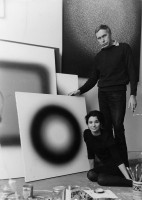 Magdalena i Wojciech Fangor w pracowni w Montrouge pod Paryżem. Fot. Władysław Sławny, 1964.