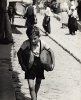 Zofia Rydet, Ciężki chleb, z serii "Mały człowiek", 1961, odbitka żelatynowo-srebrowa na papierze fotograficznym.