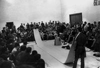 Franz Erhard Walther and Sigmar Polke demonstrate the
Elfmeterbahn at the Auditorium of the Academy of Fine Arts
Düsseldorf, 1967. Photo: Peter Dürr
Courtesy Franz Erhard Walther Foundation