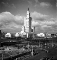 Zbyszko Siemaszko, Pałac Kultury i Nauki w Warszawie, lata 1955 – 1956. Narodowe Archiwum Cyfrowe, sygnatura: 51-799-1.